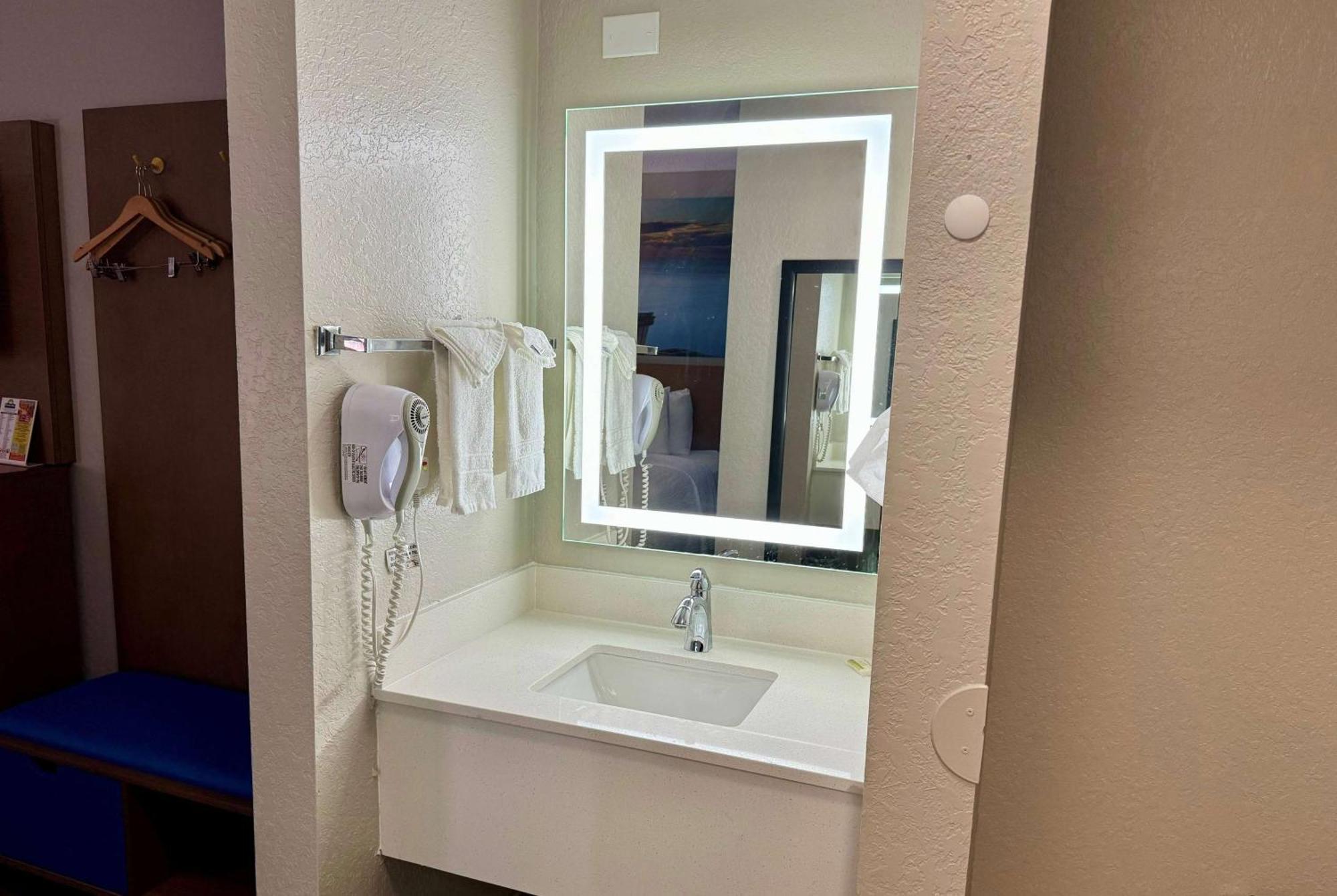 Days Inn By Wyndham Sarasota I-75 Vamo Zewnętrze zdjęcie