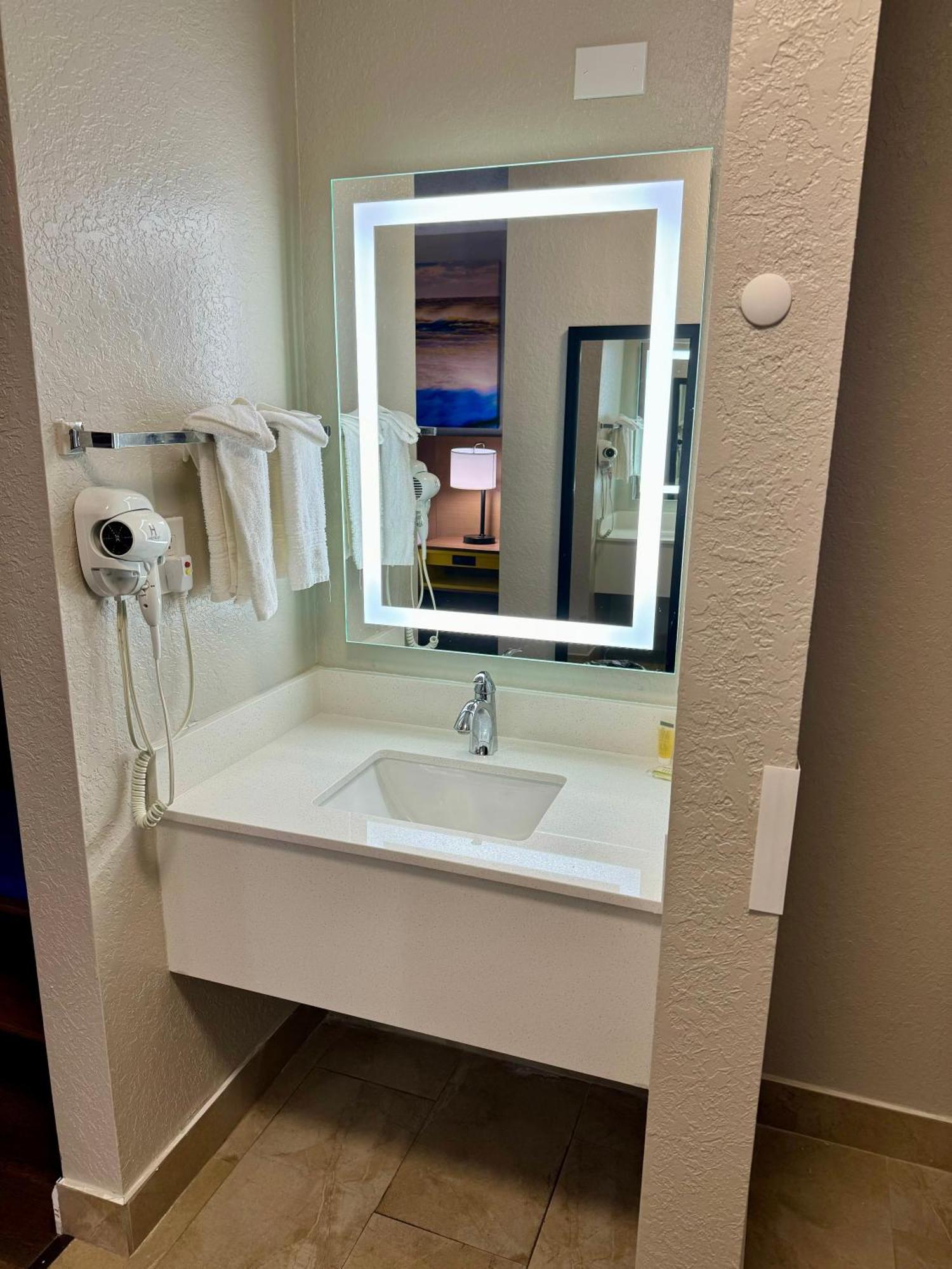Days Inn By Wyndham Sarasota I-75 Vamo Zewnętrze zdjęcie